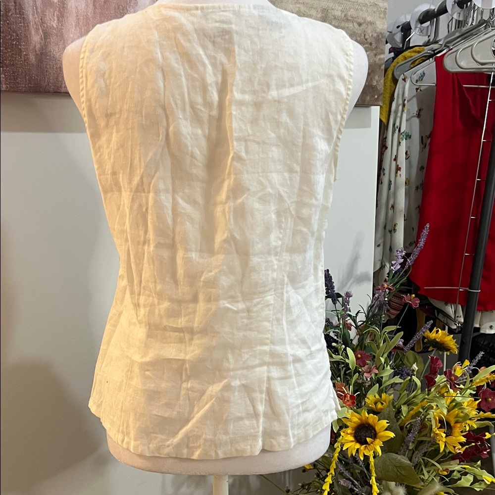Floral Embroidered Button-Down Blouse (R) - Picture 6 of 8